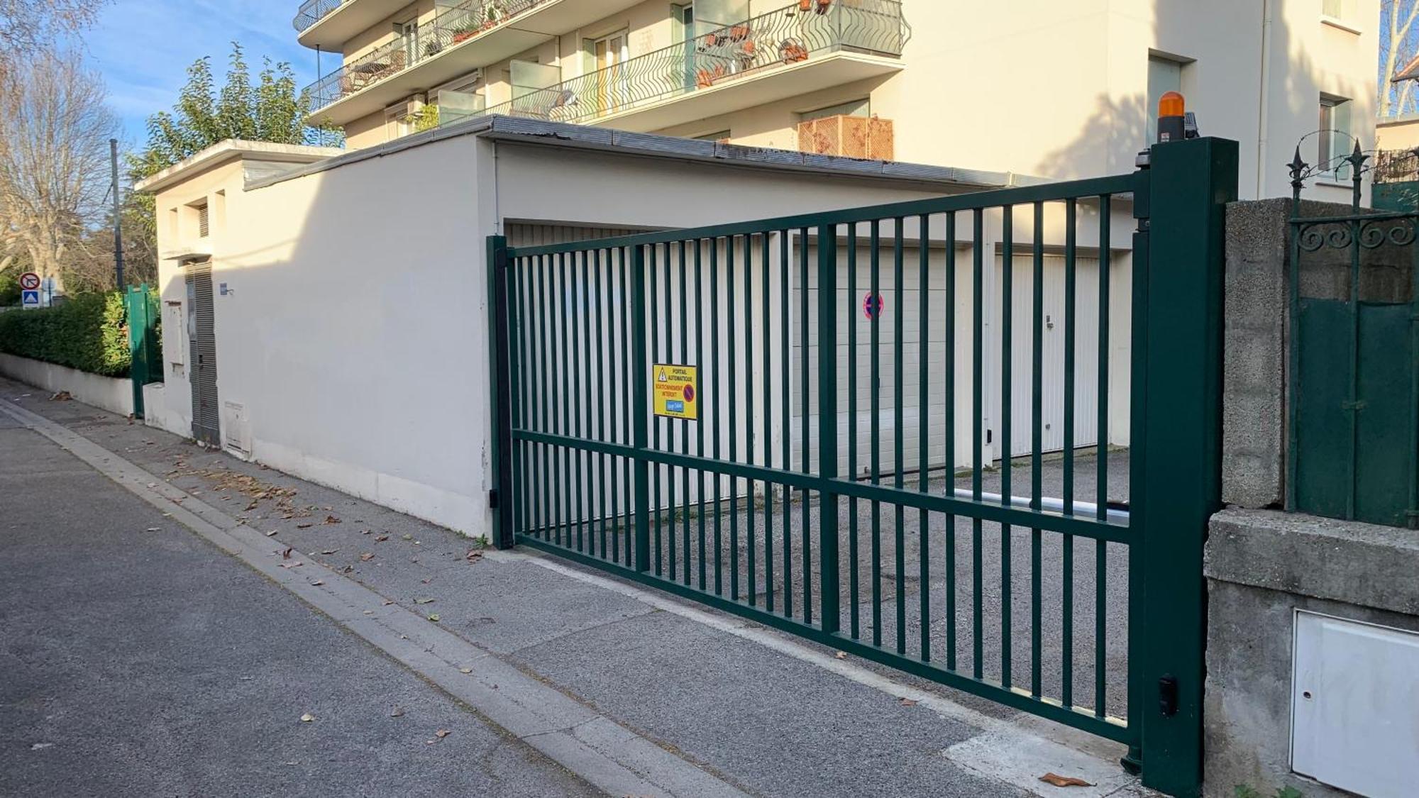 Au Calme De L'Iris - Clim - Garage - Wifi - Tramway Apartamento Avinhão Exterior foto